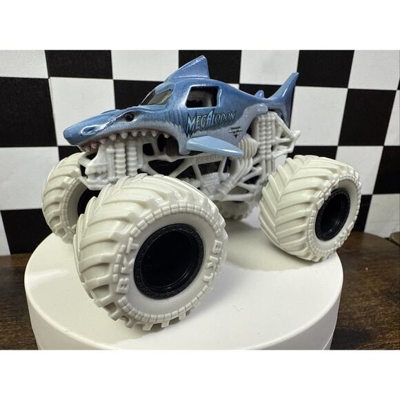 Monster Jam Megalodon Spin Master Loose White Tires & Frame - Picture 1 of 8